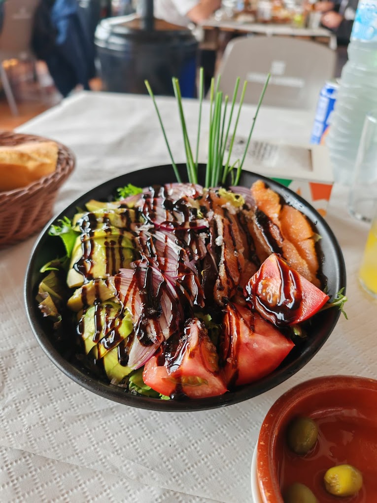ENSALADA DE SALMON Y AGUACATE